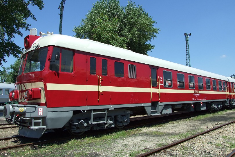 Reisezugwagen Und Lokomotiven